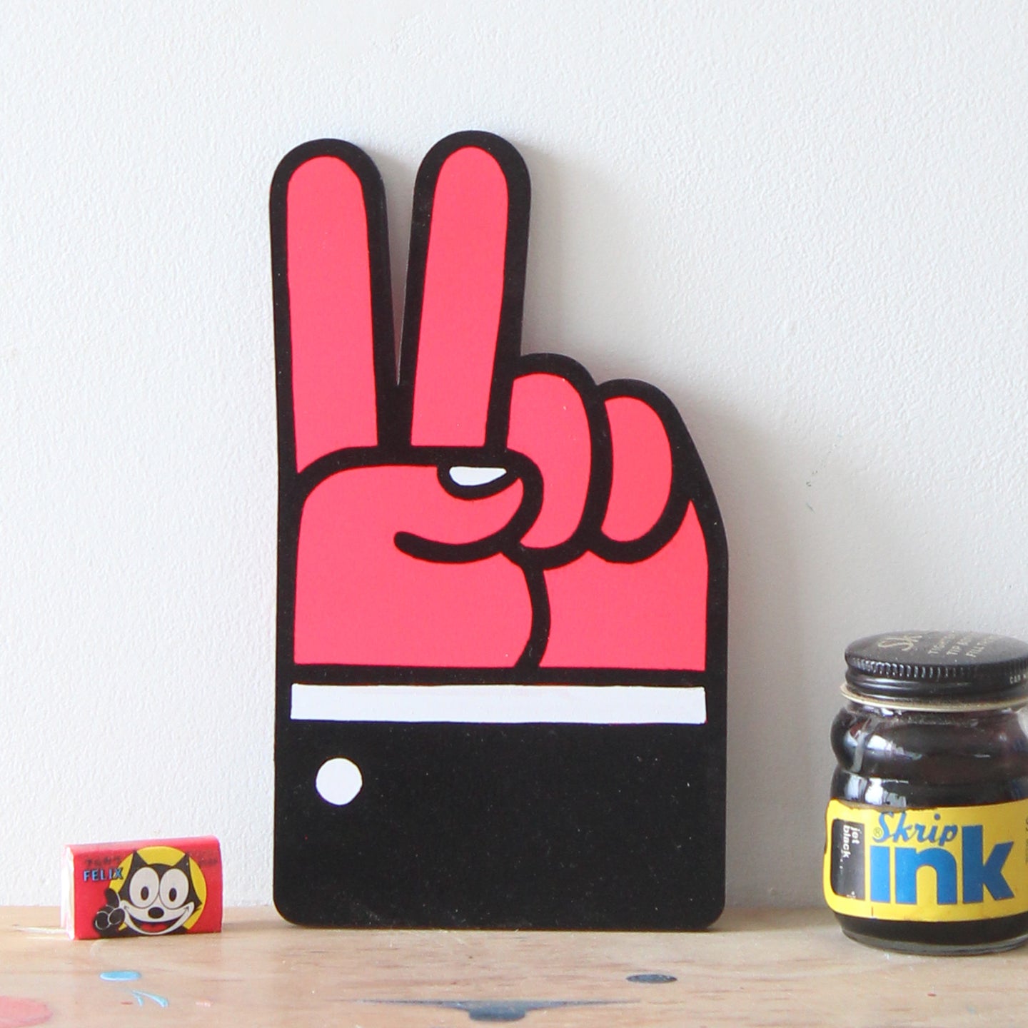 Peace sign (fluorescent pink)